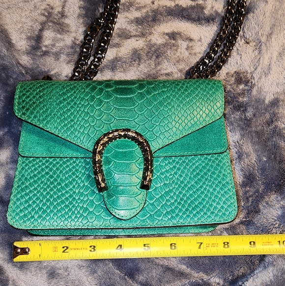 VERA PELLE MADE IN ITALY LEATHER VUBRANT GREEN HEAVY CHAIN STRAP CROSSBODY PURSE - Picture 6 of 8